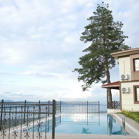 Hotel Orchid Hills - Heated Swimming Pool